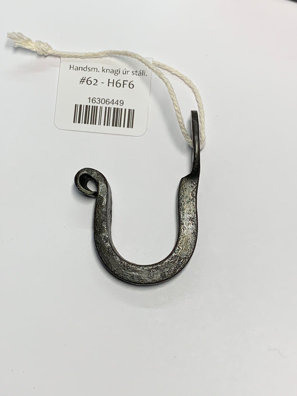 Handsmíðaðir knagar