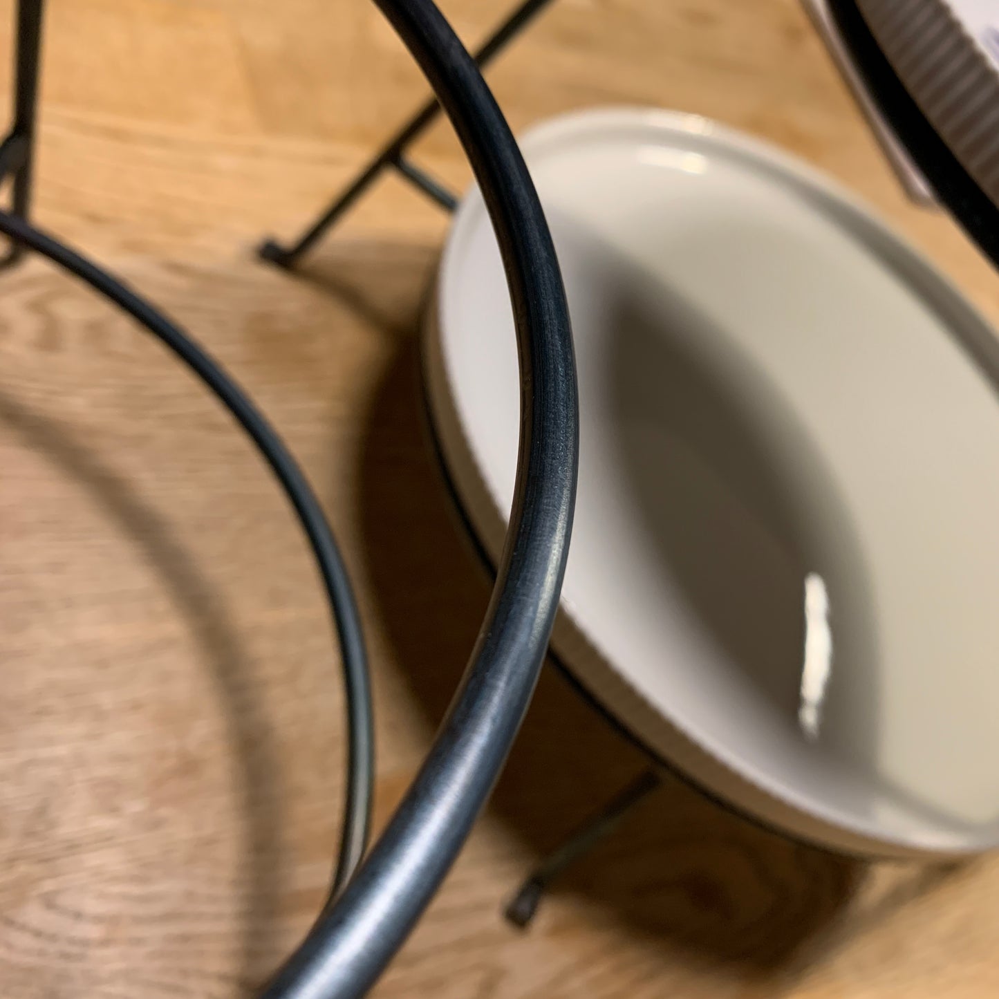 Uppsatsur til GJ Bernadotte -  í tveimun hæddum